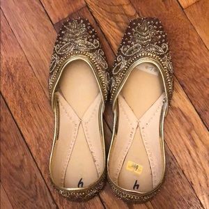 Beaded flats juttis